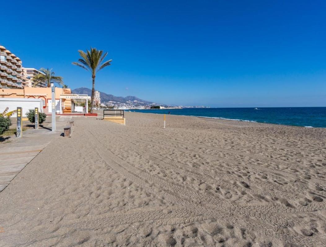 Fuengirola. Bonito Apartamento En Paseo Maritimo. Espectaculares Vistas Al Mar. Primera Linea Exterior photo
