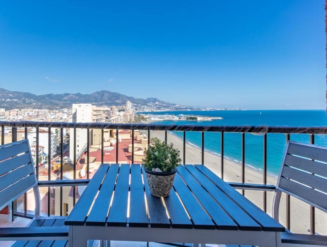 Fuengirola. Bonito Apartamento En Paseo Maritimo. Espectaculares Vistas Al Mar. Primera Linea Exterior photo