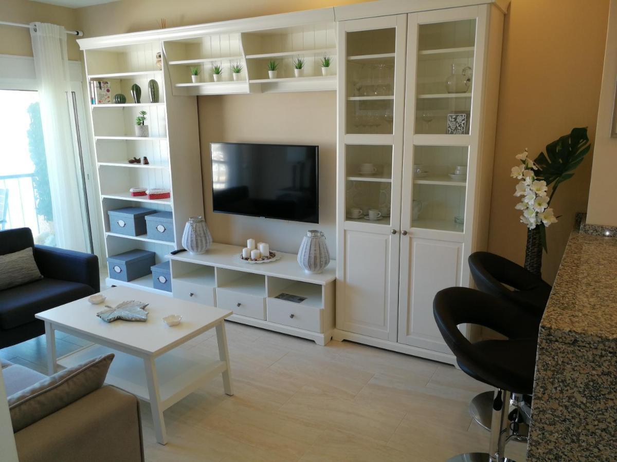 Fuengirola. Bonito Apartamento En Paseo Maritimo. Espectaculares Vistas Al Mar. Primera Linea Exterior photo